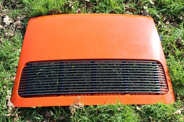 Demontierte Teile - Motorhaube Außen