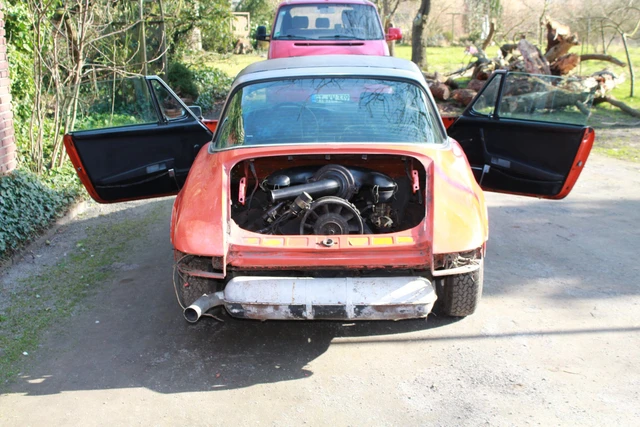 Außenansichten - Heck Motor Türen Offen
