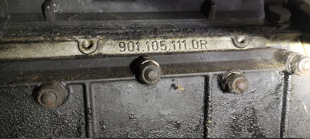 Porsche-Teilenummer 901 105 111 0R auf dem Magnesium-Gebläsegehäuse