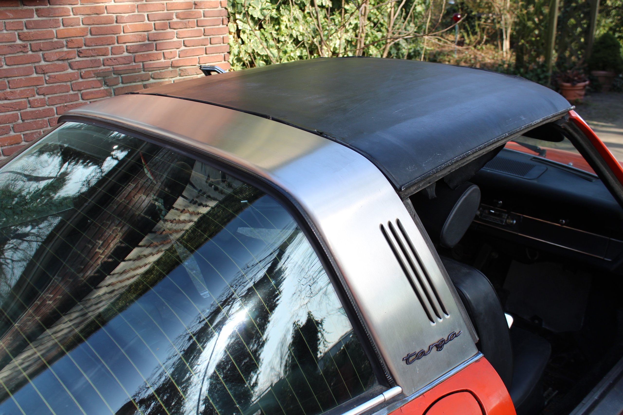 Targa-Bügel mit Schriftzug